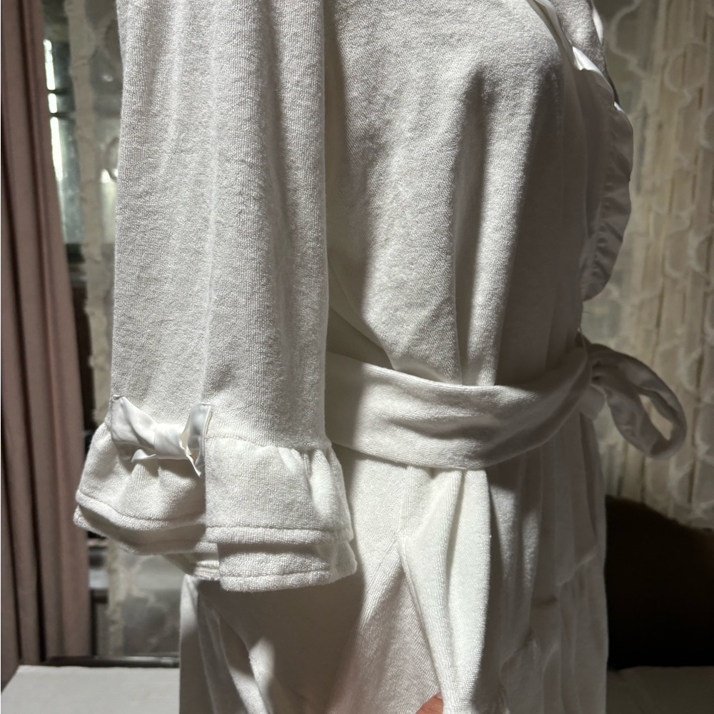 Betsey Johnson Cream Ruffle Robe - Picture 8 of 12